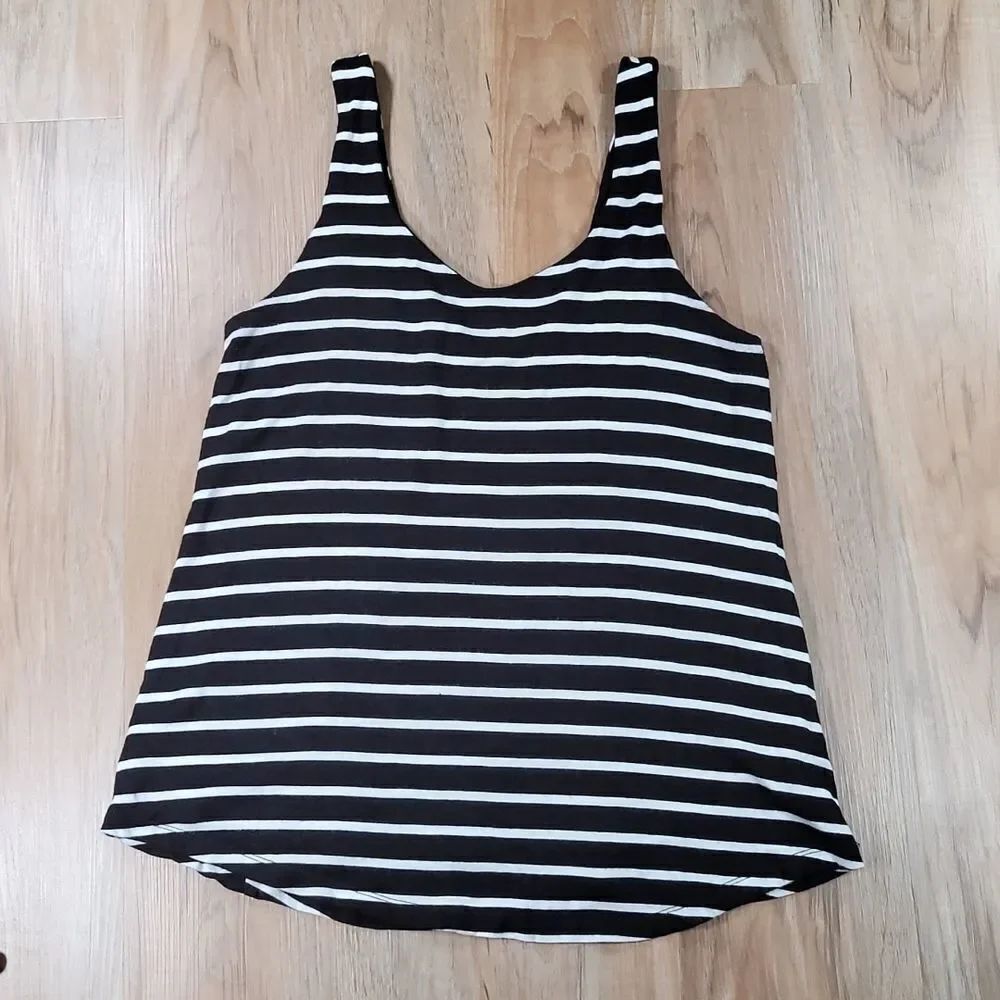 🔺️Yogalicious Black Striped Swing Sleeveless Tanktop Small